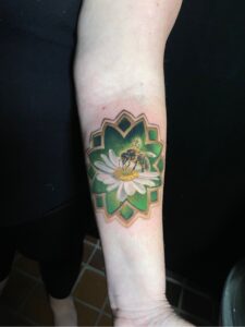 3d illusion honey bee flower color tattoo